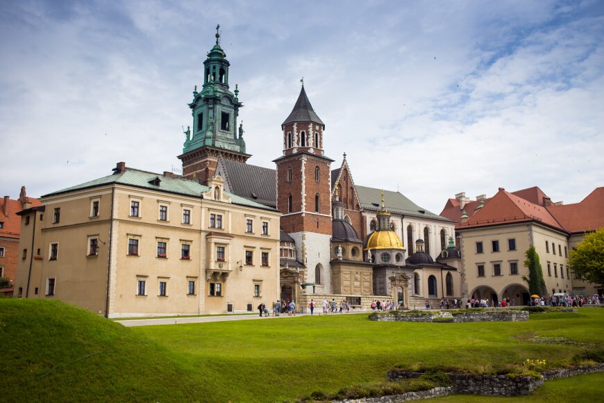 10-july-2017krakow-wawel-castle-daywawel-hill-with-cathedral-castlewawel-castle-complex-krakow-polandhistoric-center-city-with-ancient-architecture.jpg